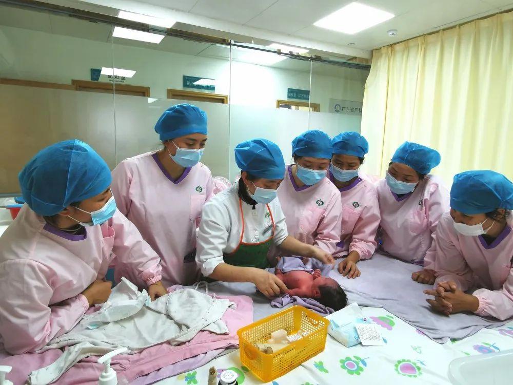 贞丰县妇婴监护型护送